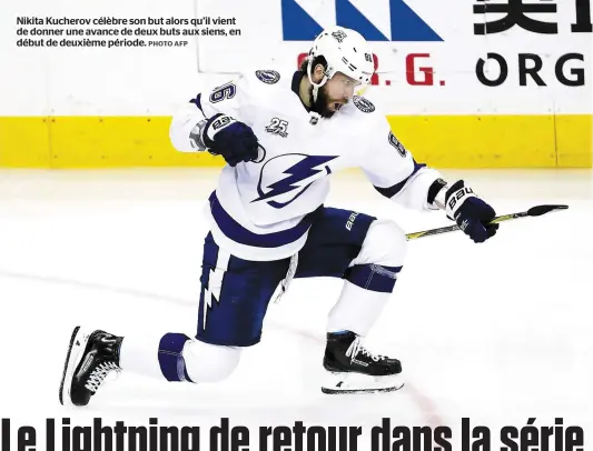  ?? PHOTO AFP ?? Nikita Kucherov célèbre son but alors qu’il vient de donner une avance de deux buts aux siens, en début de deuxième période.