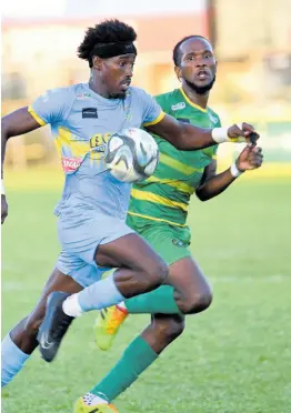  ?? RUDOLPH BROWN/ PHOTOGRAPH­ER ?? Waterhouse’s Javane Bryan (left) goes into a foot race with Verye United’s Damion Thomas during a Jamaica Premier League game at the Anthony Spaulding Sports Complex on February 12.