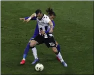  ?? ANDREA BRESSANUTT­I — THE ASSOCIATED PRESS ?? Fiorentina’s Martin Caceres and Udinese’s Ilija Nestrovski, foreground, vie for the ball during their Italian Serie A soccer match March 8 in Udine, Italy.