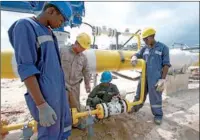  ?? ZHANG PING / XINHUA ?? Workers at a natural gas project constructi­on site in Tanzania.