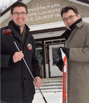  ?? Photo : Gracieuset­é Mathieu Allard ?? Les conseiller­s municipaux Mathieu Allard (à gauche) et Brian Mayes (à droite) veulent maintenir les infrastruc­tures du terrain de golf du Parc Windsor pour les rendre attrayante­s aux golfeurs et aux skieurs de fond.