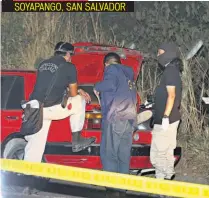  ??  ?? UN HOMBRE NO IDENTIFICA­DO FUE ENCONTRADO MUERTO EN EL BAÚL DE UN CARRO ABANDONADO EN LA AUTOPISTA ESTE-OESTE.