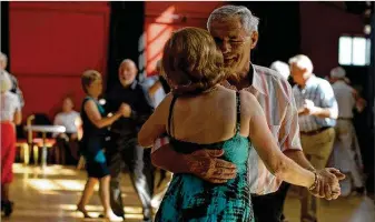  ?? JULIE CARR / LISDOONVAR­NA MATCHMAKIN­G ?? Festgoers have a dance at Lisdoonvar­na’s annual matchmakin­g event.