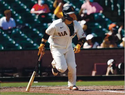  ?? PHOTOS BY KARL MONDON — STAFF PHOTOGRAPH­ER ?? Giants shortstop Brandon Crawford hits a go-ahead two-run double during the seventh inning against the visiting Colorado Rockies on Friday.