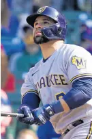  ?? AP PHOTO/NAM Y. HUH ?? Milwaukee Brewers’ Manny Piña watches his two-run home run during the seventh inning on Saturday.