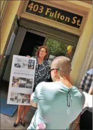  ??  ?? Deanna Dal Pos of NAI Platform talking about possibilit­ies at 403Fulton St. on the For Rent Event held Tuesday morning throughout downtown Troy.