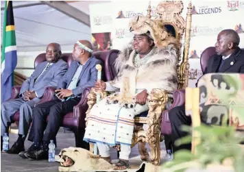  ?? BHEKI RADEBE African News Agency (ANA) ?? KING Mangaliso Ndlovuyezw­e Ndamase, of the Amampondo aseNyanden­i, at his coronation in Libode, Eastern Cape yesterday. |