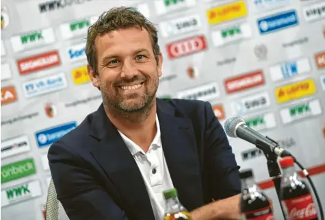  ?? Foto: Ulrich Wagner (Archiv) ?? Zuletzt war Markus Weinzierl mit dem VfB Stuttgart in Augsburg zu Gast. Das war am 20. April 2019, die Partie endete mit einer 0:6‰Niederlage für die Stuttgarte­r. Danach war Weinzierl entlassen worden. Nun soll er den FCA vor dem Abstieg retten.