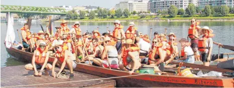  ?? FOTO: SANDRA JUNGINGER ?? Bei ihrer Donaufahrt sind die WG-Schüler auch in Bratislava vorbeigeru­dert.