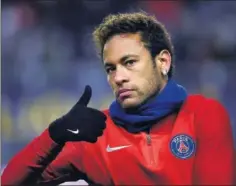  ??  ?? CENTRO DE RUMORES. Neymar, antes de un partido con el PSG.