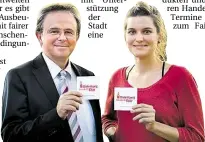  ?? BILD:FAIRTRADE-TOWNSTEUER­UNGSGRUPPE  ?? Setzen auf Fairness: Geschäftsf­ührer Dr. Jens Kreuter von Engagement Global gGmbH und Canan Barski.