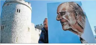  ?? EFE / NEIL HALL ?? Retrato del duque de Edimburgo junto al Castillo de Windsor.