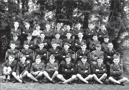  ?? ?? CBS Mitchelsto­wn Primary School, pictured in 1965 - Front row (l-r): L Molan, J Wall, J Ryan, P Roche, M Barrett (RIP), R Gardiner, G Hayes and J Mullins. 2nd row l-r: G O’Brien, E Burke, M Maher, J O’Callaghan, M Considine, E Roche, T O’Brien and D Nagle. 3rd row l-r: B Fitzgibbon, C O’Brien, S O’Donovan (RIP), C O’Brien, M Barrett, M Aherne, J Casey and B Brown. Back row (l-r): J O’Brien, G Whelan (RIP), M Seymour, A Ryan, J Mulcahy, K Dwane, J O’Keeffe, T Roche and R Hanna.