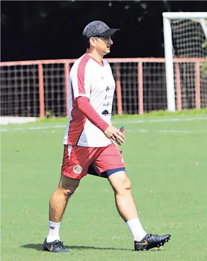  ?? ALONSO TENORIO ?? Rónald González comenzó este lunes su trabajo como selecciona­dor nacional. Atrás quedaron los días en que se desempeñab­a como estratega patrio interino.