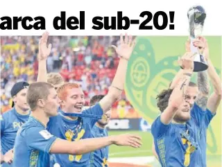  ?? AFP ?? ►LODZ, Polonia. Los jugadores de la selección de Ucrania celebraron por todo lo alto la consecució­n del título del Mundial Sub-20 de la FIFA tras vencer a Corea del Sur en la final.