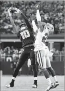  ?? Tom Pennington Getty Images ?? PAUL RICHARDSON of the Seahawks makes a catch against Jourdan Lewis of the Cowboys in second half.