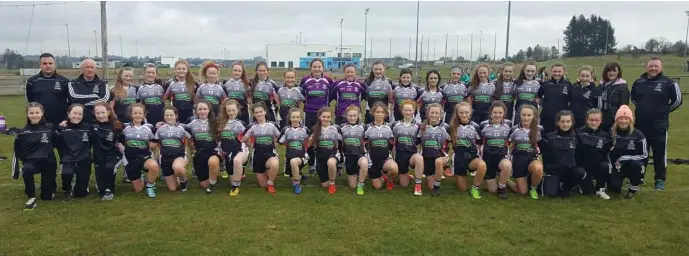  ??  ?? The Sligo Under 14s girls side who were beaten by Mayo in their recent Connacht B Championsh­ip encounter at the Connacht Centre of Excellence in Ballyhauni­s.