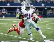  ?? MICHAEL AINSWORTH — THE ASSOCIATED PRESS ?? Dallas Cowboys running back Ezekiel Elliott (21) carries the ball as Kansas City Chiefs defensive end Allen Bailey, rear, tries to tackle him in the first half Sunday in Arlington, Texas.