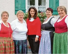  ?? Foto: Julian Leitenstor­fer ?? Das weibliche Gesicht der Landwirtsc­haft bei der CSU Wahlkampfv­eranstaltu­ng in Kaltenberg (von links): Barbara Brenner, Gabriele Edenhofer, Agrarminis­terin Mi chaela Kaniber, die stellvertr­etende Kreisbäuer­in Marlies Dirr und Kreisbäuer­in Rita Behl.