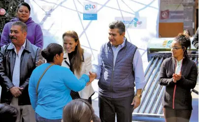  ??  ?? El ahorro con la compra de los calentador­es solares, beneficia a cientos de familias de todo el municipio.