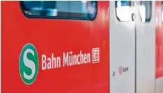  ?? Foto: Sven Hoppe, dpa ?? Auch beim Ausbau der Münchner S Bahnhöfe sei Geld verschwend­et worden. Eine Rampe für Behinderte etwa sei viel zu steil.