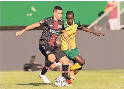  ?? FOTO: IMAGO ?? Paulo Henrique Sampaio Filho (Paulinho) für Leverkusen am Ball. Von vielen Klubs umworben, wechselte das „Stürmerjuw­el“zum Werksklub am Rhein.