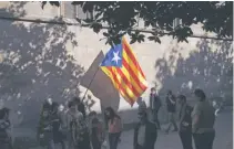  ??  ?? La independen­cia de Cataluña enfrenta la oposición de amplios sectores en el mismo territorio catalán.