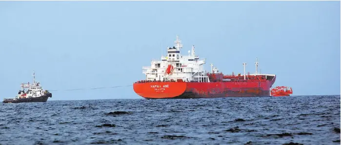  ?? OMAR FRANCO ?? El buque Hafnia Ane, que llegó a México apenas el pasado viernes, comenzó la entrega de 50 mil barriles de diésel.