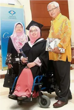  ??  ?? Proud moment: Siti Safura posing with father Jaapar Abdullah and mother Kalsom Abdul Wahab after the Perdana University Inaugural convocatio­n ceremony at IOI Marriott Hotel in Putrajaya.