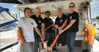  ?? (Photo M.L.M.) ?? Aux côtés d’alex Repetto (à gauche), président, une partie de la vingtaine de bénévoles de la nouvelle associatio­n d’aide aux plaisancie­rs Mersea, marins solidaires.