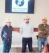  ?? ?? ▮ Apolinar Guajardo Falcón, presidente de la AGL de Múzquiz, dio ayer la bienvenida a los alumnos del Tec Múzquiz que hicieron un recorrido por las instalacio­nes, incluyendo el rastro municipal.