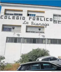  ?? JAVIER ALBIÑANA ?? La fachada del colegio La Biznaga, en La Mosca.