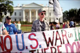  ??  ?? HALE AT A PEACE PROTEST IN FRONT OF THE WHITE HOUSE.