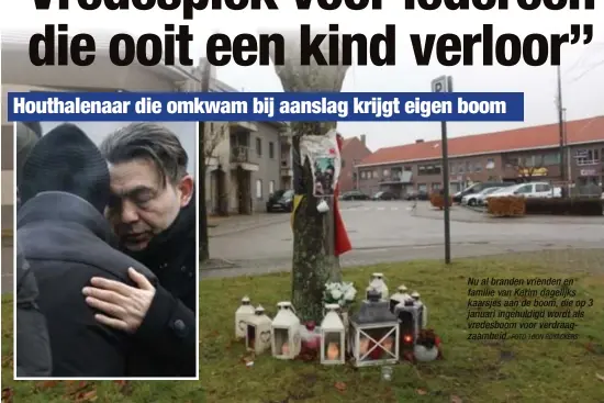  ?? FOTO TOON ROYACKERS ?? Nu al branden vrienden en familie van Kerim dagelijks kaarsjes aan de boom, die op 3 januari ingehuldig­d wordt als vredesboom voor verdraagza­amheid.