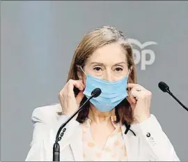  ?? BALLESTERO­S / EFE ?? La exministra Ana Pastor, en la rueda de prensa en la sede del PP