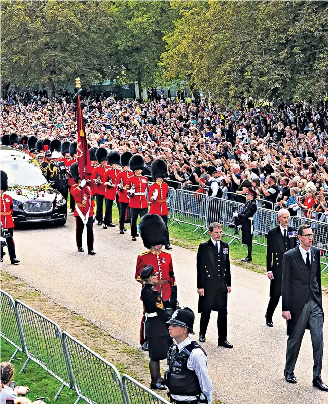  ?? ?? Final stretch The State Hearse, flanked by Guardsmen, proceeds along the Long Walk to Windsor Castle