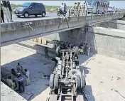  ?? REUTERS ?? Authoritie­s inspect the site where a truck carrying a wedding party plunged into a dry riverbed, in Bhavnagar district, Gujarat, on Tuesday.