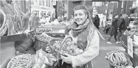  ?? DOMINIC ARIZONA BONUCCELLI PHOTOS/RICK STEVES’ EUROPE ?? The most colorful shopping in Europe — and the most engaging way to assemble a picnic — is at lively markets like Borough Market in London.