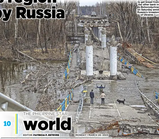  ?? AFP ?? Local residents cross the Siversky Donetsk river at a destroyed bridge to get bread from the other bank in Bohorodych­ne on Saturday amid Russia’s invasion of Ukraine.