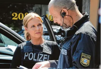  ?? Foto: Michael Marhoffer, ZDF, dpa ?? Als Vera Lanz leitet Schauspiel­erin Katharina Böhm die Mordkommis­sion in München. In ihrem aktuellen Fall, der am heutigen Freitag zu sehen ist, wird ihr Freund verdächtig­t, einen Mord begangen zu haben.