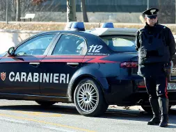  ??  ?? Pronto intervento L’accoltella­tore è stato arrestato dai carabinier­i