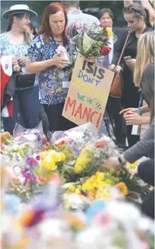  ?? |AFP ?? Flores homenaje a las víctimas del atentado de Manchester