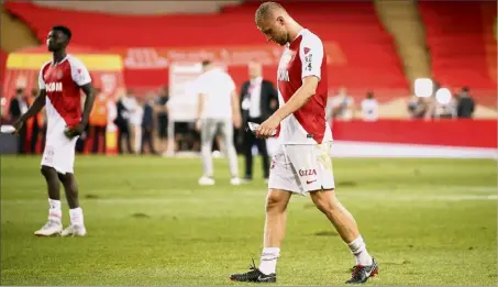  ?? (Photo J-F. Ottonello) ?? Kamil Glik, tête baissée, après le match nul contre Nîmes, vendredi.