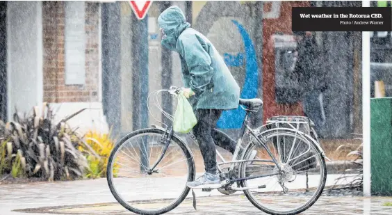  ?? Photo / Andrew Warner ?? Wet weather in the Rotorua CBD.