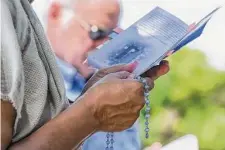  ?? Brett Coomer/Staff photograph­er ?? People gather outside Planned Parenthood to pray Friday in Houston after the U.S. Supreme Court overturned Roe v. Wade.