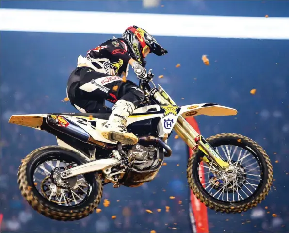  ??  ?? En plus d’être LE champion, de montrer des choses incroyable­s en piste, Jason Anderson est un garçon simple et chaleureux. What else?