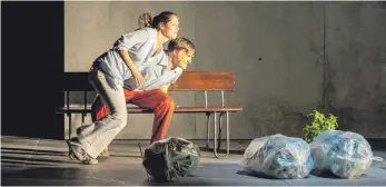  ?? FOTO: BJÖRN KLEIN ?? Ein Theater aus Mailand zeigte am Beispiel eines Paares die Folgen des Nord-Süd-Gefälles in Italien.