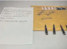  ??  ?? Bullets and threatenin­g letter sent to Pablo Iglesias