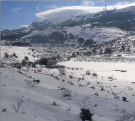  ??  ?? The Aitana ridge is still covered in very deep snow