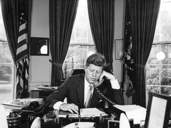  ??  ?? JFK in the Oval Office in 1962: without him, there would have been no Clinton, Obama, Blair or even Cameron